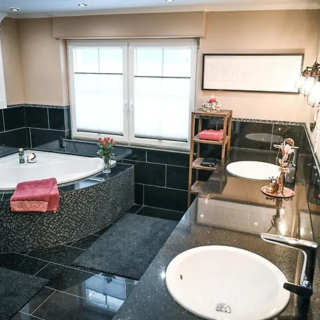 Herbst In Der Waldrand Mit Luxus Bad