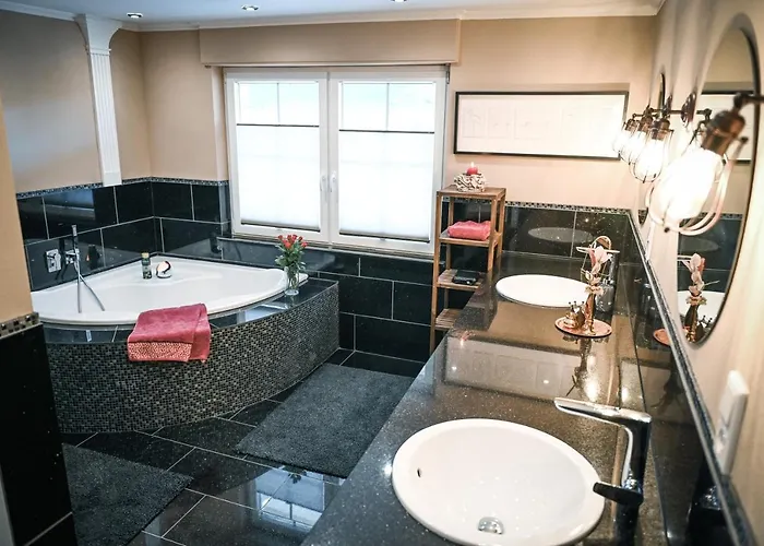 Herbst In Der Waldrand Mit Luxus Bad